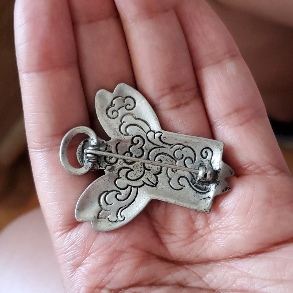 Angel Brooch - Picture 2 of 2